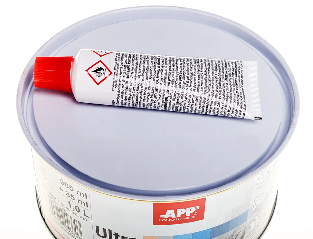 Szpachla uniwersalna APP Ultra | 1,0 L | z utwardzaczem