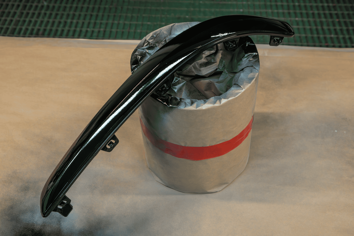 Lakier akrylowy w sprayu APP Rally 400 | czarny połysk | 400ml